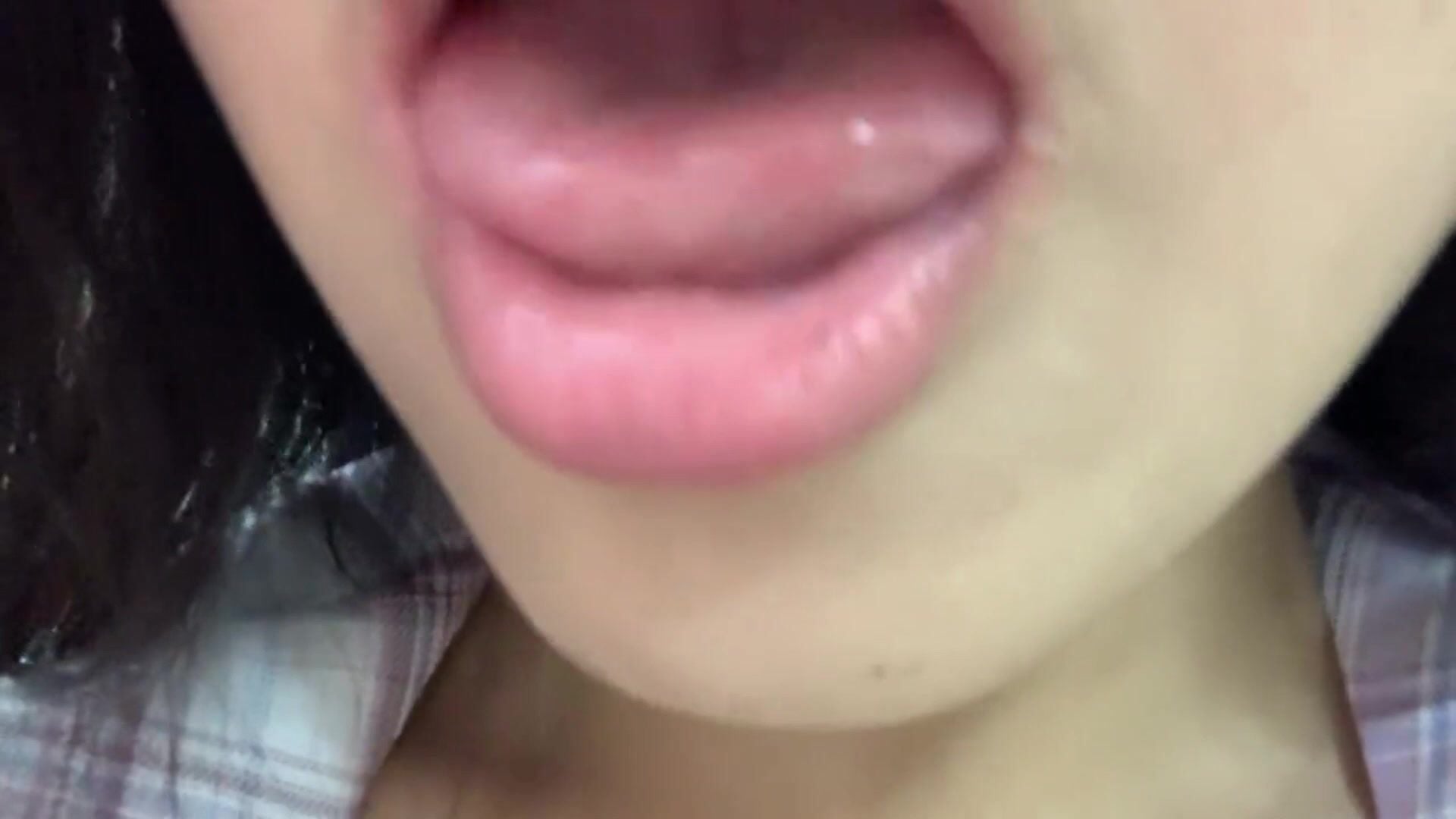 còn nhỏ nhưng vú to quá em à